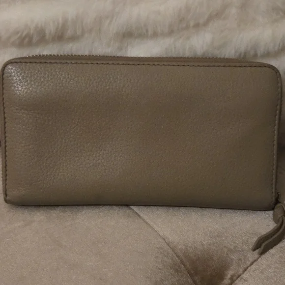 Tory Burch Beige Leather Zip Wallet - Picture 3 of 7